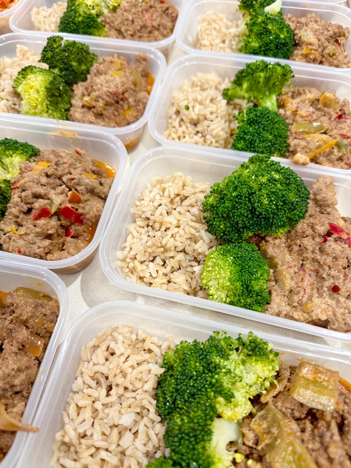 M1 *NEW* Peri Peri Creamy Beef with Wholegrain Rice & Broccoli. 461 calories: 45GC/14GF/40GP