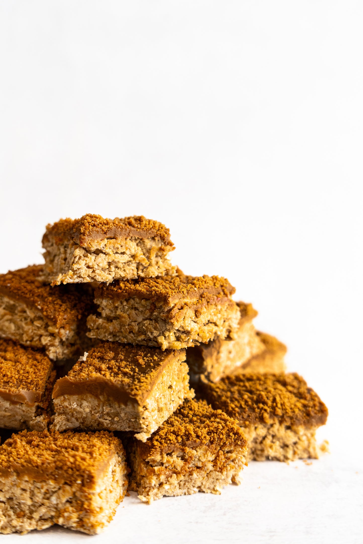 Lotus Biscoff Flapjack (milk, soya, wheat)