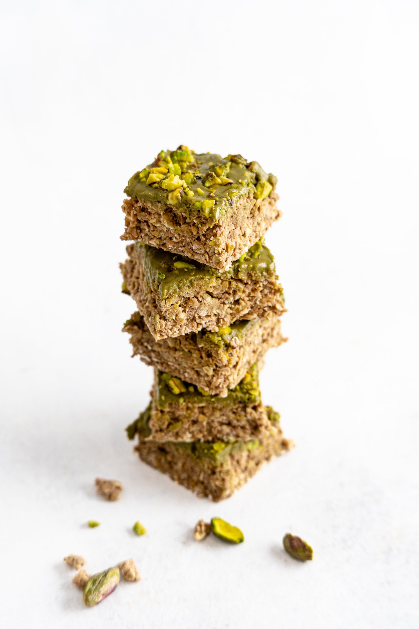 Pistachio Flapjack (milk, soya, nuts)