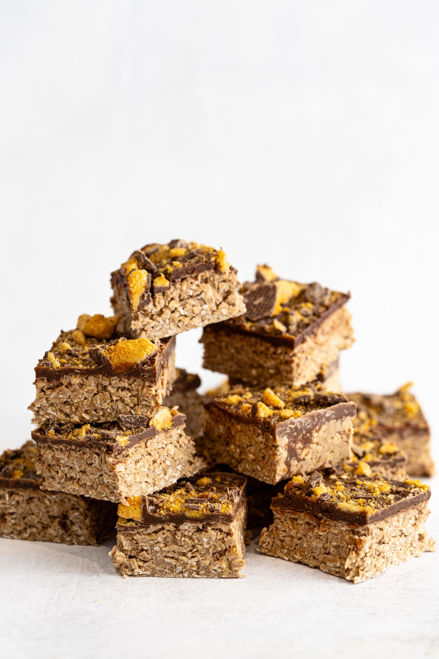 Crunchie Flapjack (milk, soya, peanut)