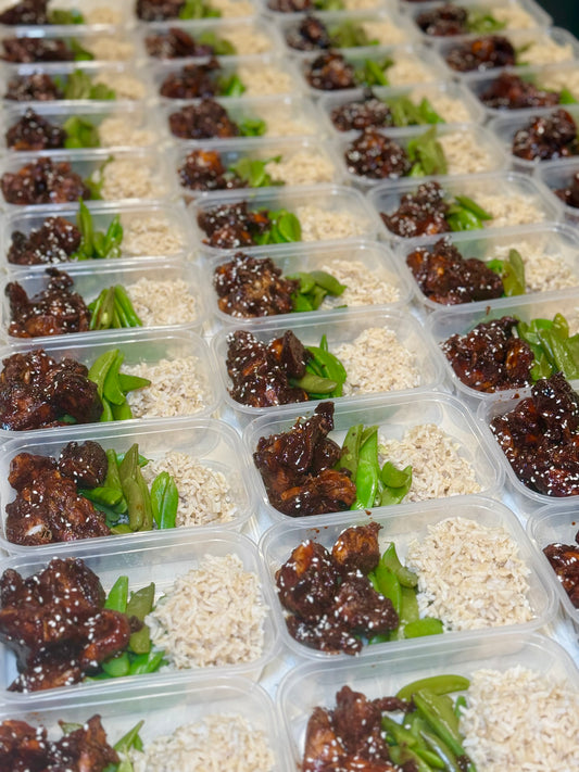 M3 Korean Fried Chicken with Wholegrain Rice & Sugar Snap Peas. 390 calories: 46GC/3GF/42GP