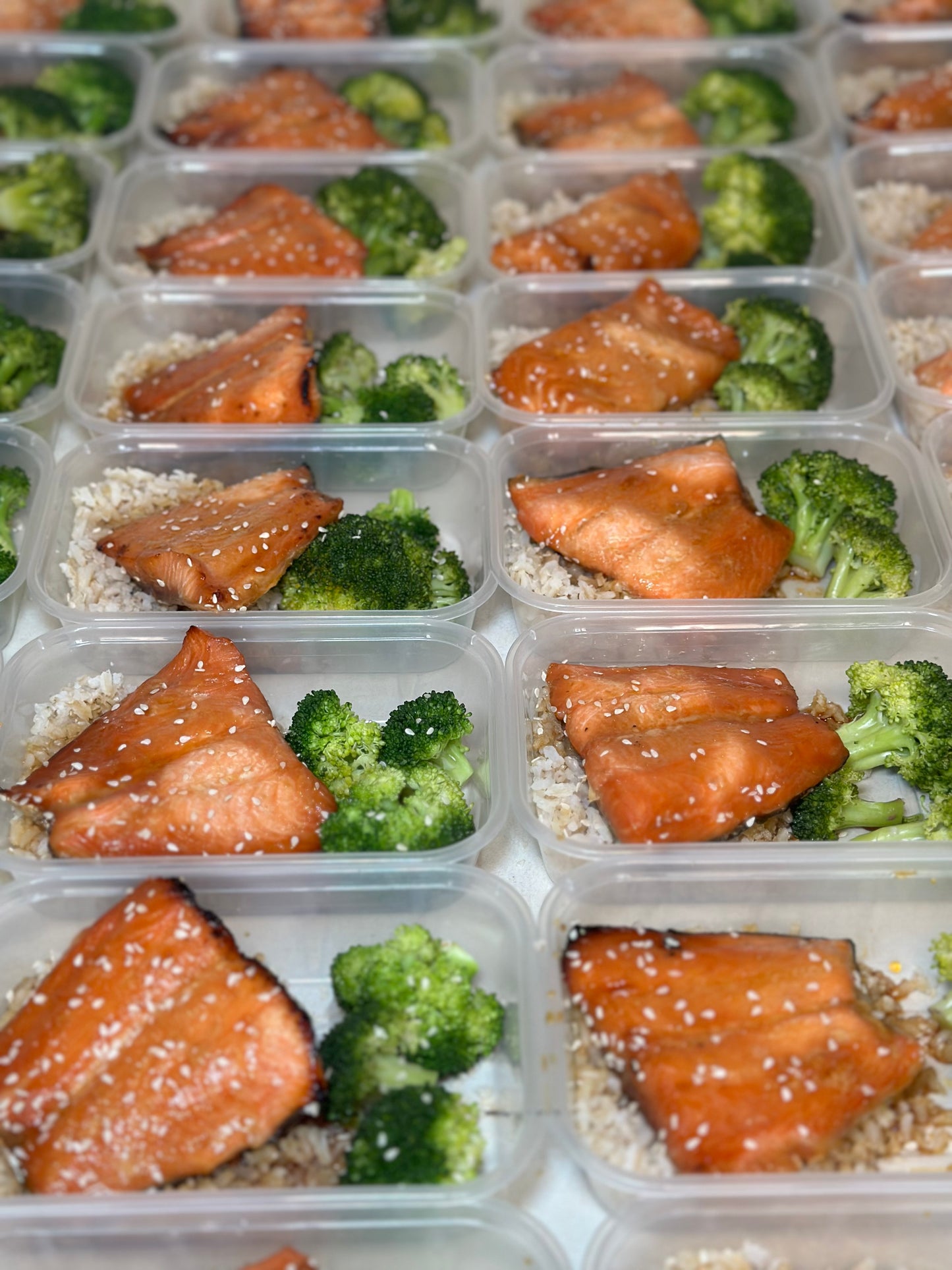 F2 Maple Salmon with Wholegrain Rice & Broccoli. 559 calories: 47GC/27GF/31GP