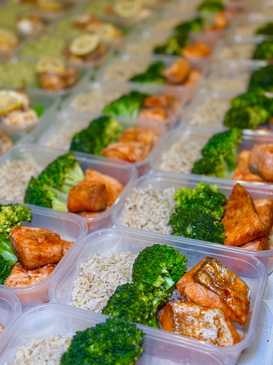 F2 Crispy Sesame Salmon with Wholegrain Rice & Broccoli. 534 calories: 39GC/27GF/32GP